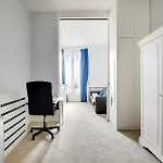 Chic Uncluttered Apartment 17Arrd