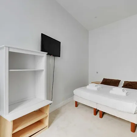 Chic Uncluttered 17arrd * Paris